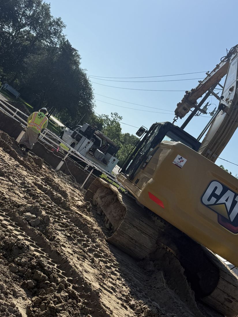 Trench shoring for 24 inch dry bore, Texas City